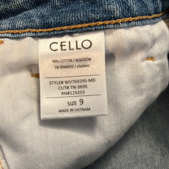 Cello High Rise Straight Distressed Jeans size 9 - Picture 5 of 5